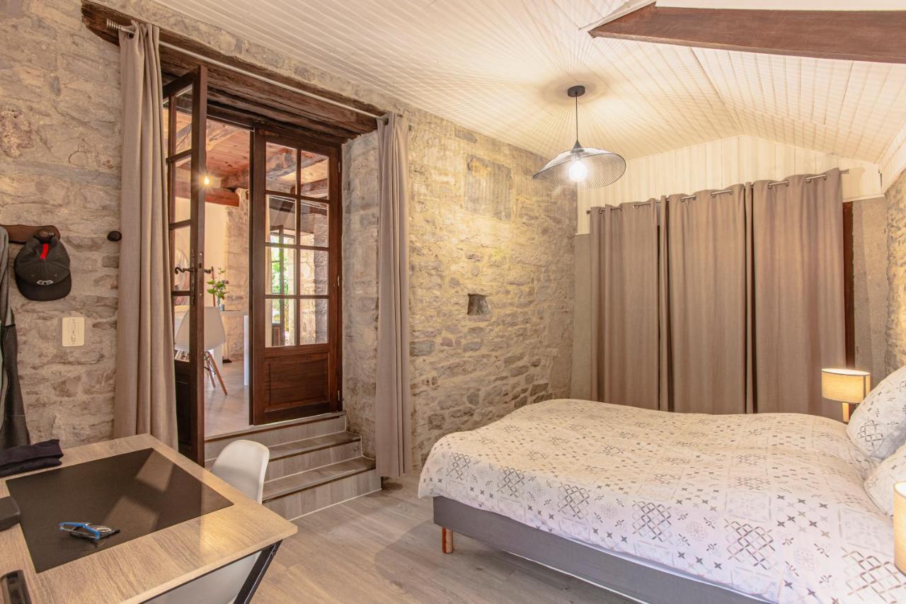 Maison En Pierres Au Coeur Du Village Medieval De Villeneuve Екстер'єр фото