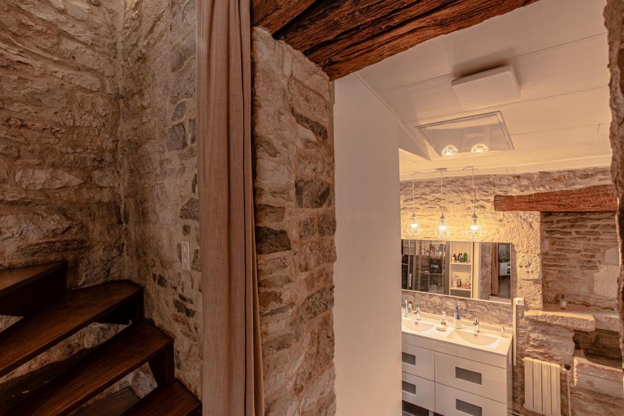 Maison En Pierres Au Coeur Du Village Medieval De Villeneuve Екстер'єр фото