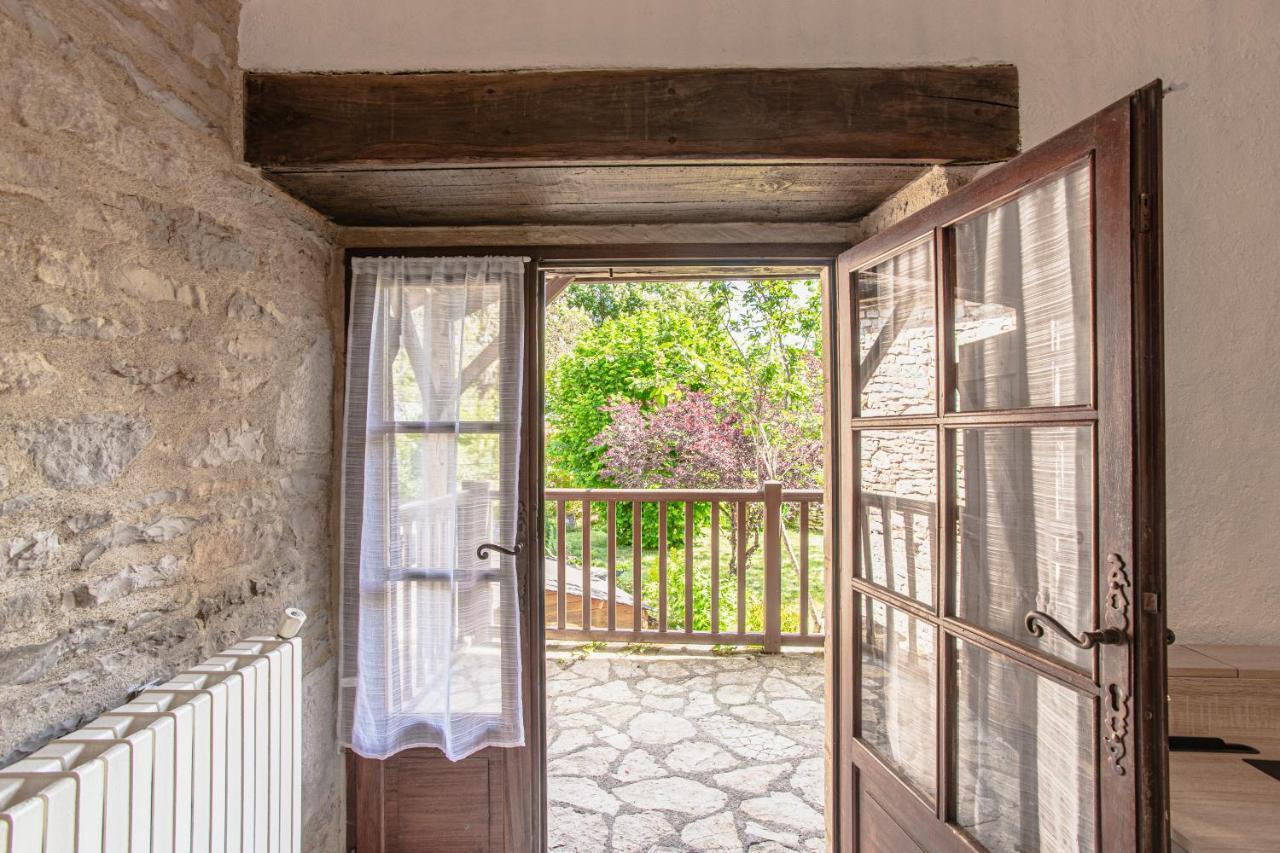 Maison En Pierres Au Coeur Du Village Medieval De Villeneuve Екстер'єр фото